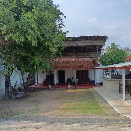 One More Day Hostel Weligama Exteriör bild